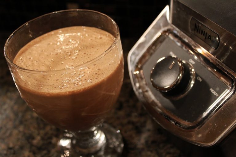 Yulaf Ezmesi ve Fıstık Ezmesi ile Antrenman Öncesi Protein Shake Tarifi