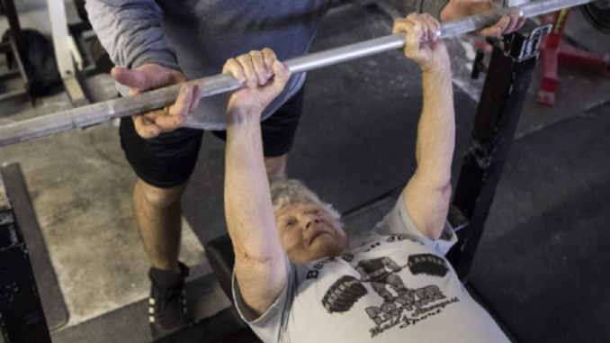 97-yasindaki-powerlifter-edith-traina-herkesi-kendine-hayran-birakiyor