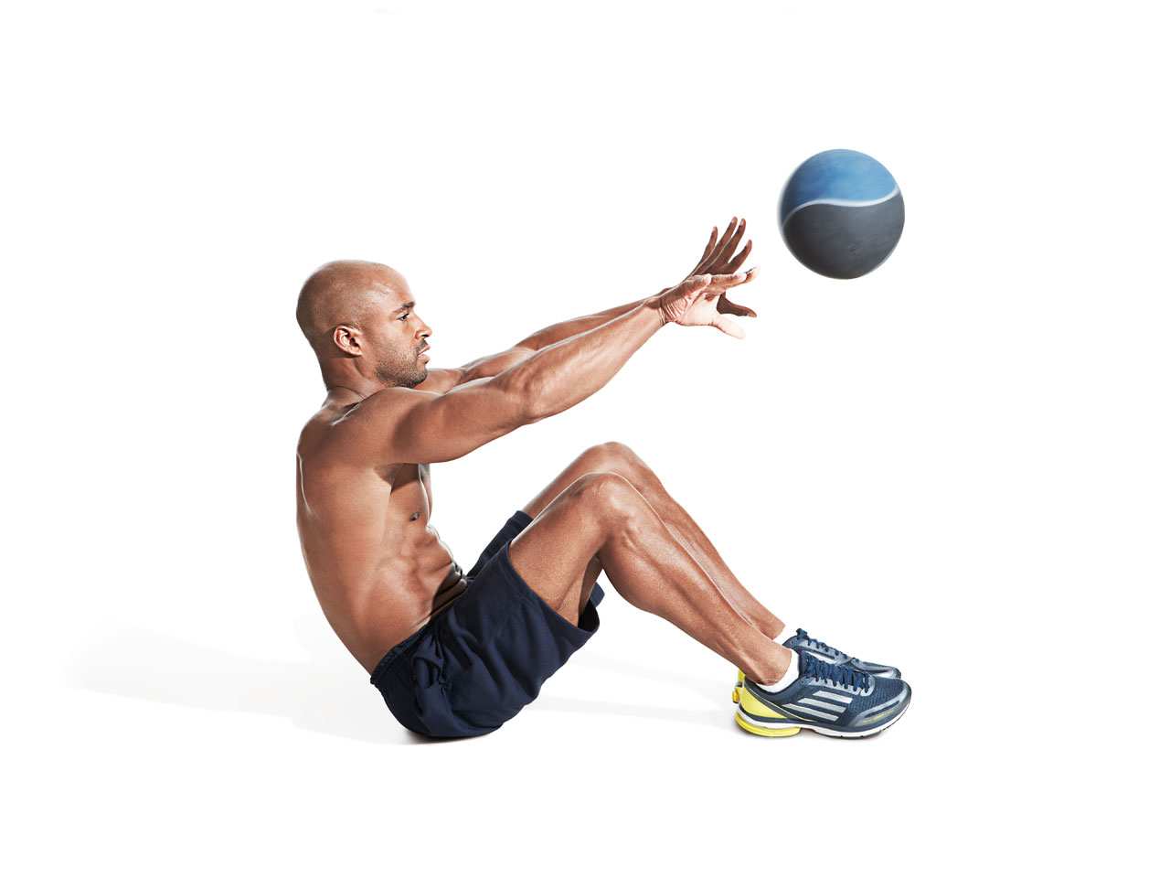 Throw the ball. Sit-ups с мячом. Throwing a Ball. Medicine Ball Throws. Bench Ball.